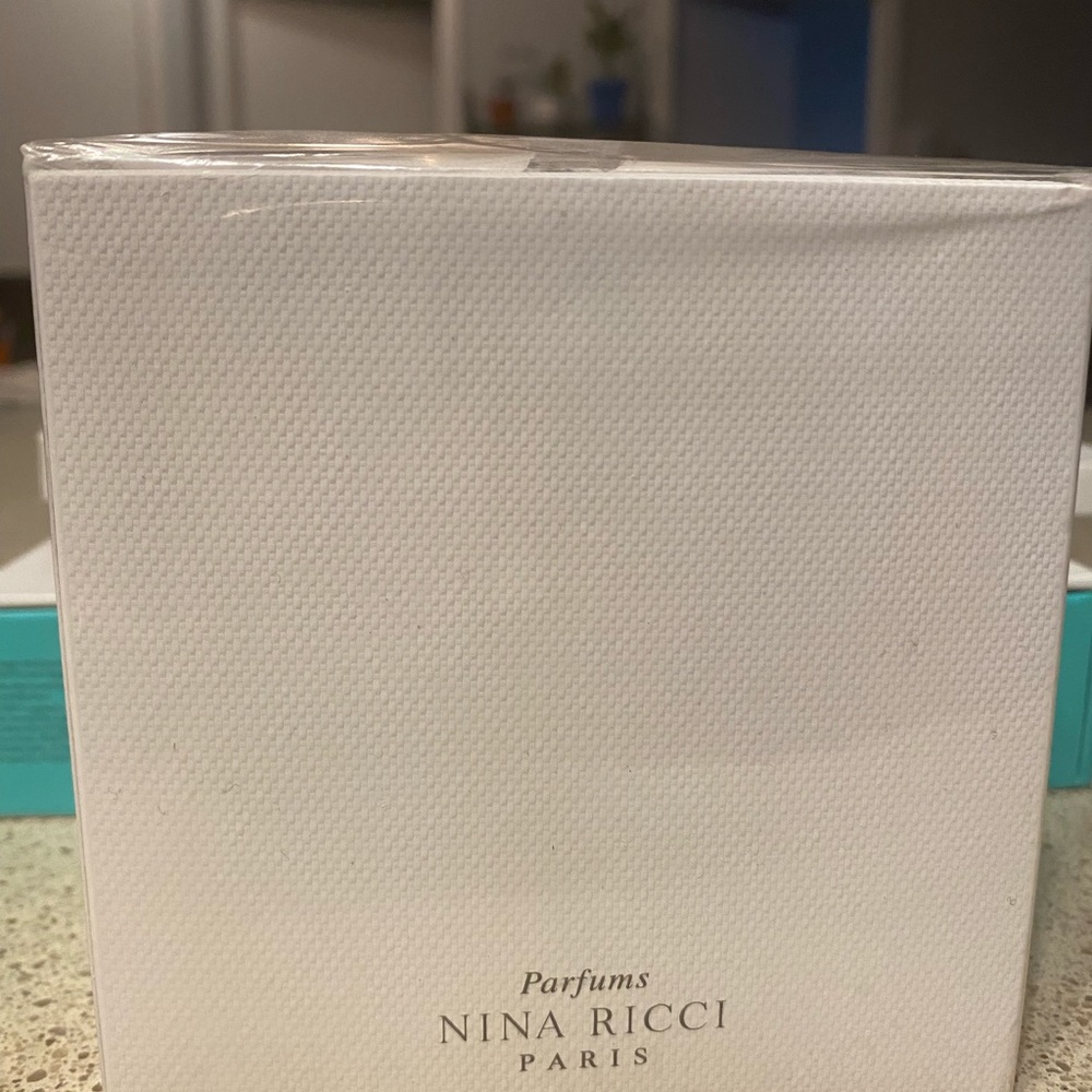 Fragrance Luna by nina ricci - Picture 2 of 3
